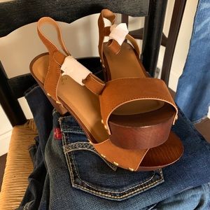 Quipid leather sandals- never worn- 9